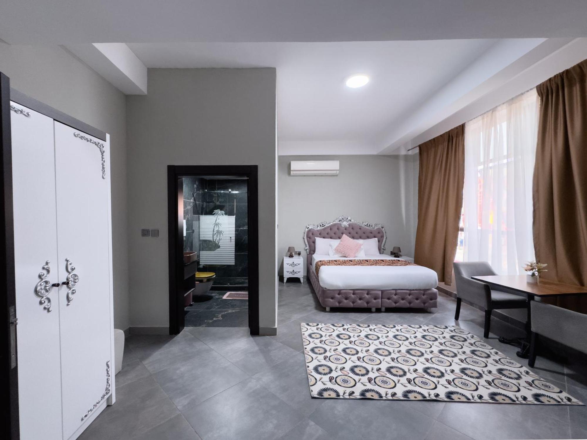 Euro Homes Hotel Accra Exterior foto