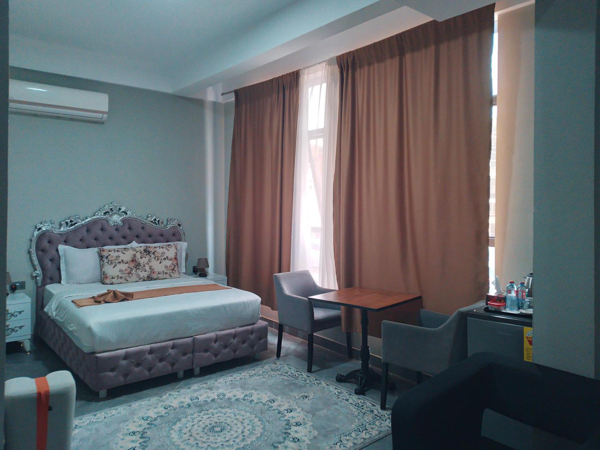Euro Homes Hotel Accra Exterior foto